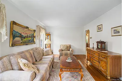 8007 250th Street, Bellerose, NY 11426 - Photo 4
