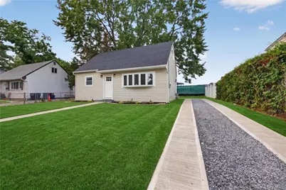 33 Parkway Boulevard, Wyandanch, NY 11798 - Photo 2