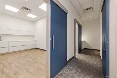 131-07 40th Road #E20, Flushing, NY 11354 - Photo 6