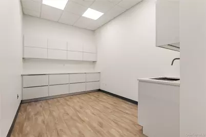 131-07 40th Road #E20, Flushing, NY 11354 - Photo 2