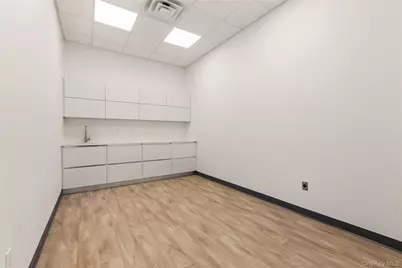 131-07 40th Road #E20, Flushing, NY 11354 - Photo 4