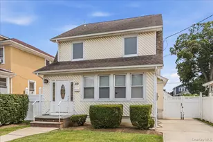 22 Homan Blvd, Hempstead, NY 11550 - Photo 2