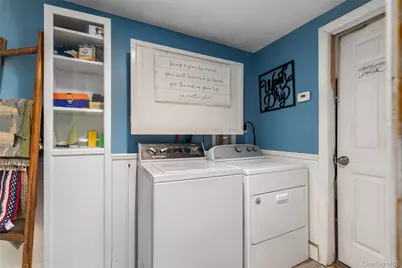 101 Blacksmith Road E, Levittown, NY 11756 - Photo 16