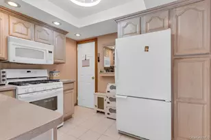181 Woodbine Ave, Merrick, NY 11566 - Photo 10