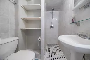 303 Oceanside Pkwy, Oceanside, NY 11572 - Photo 20