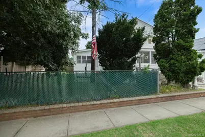 303 Oceanside Parkway, Oceanside, NY 11572 - Photo 4