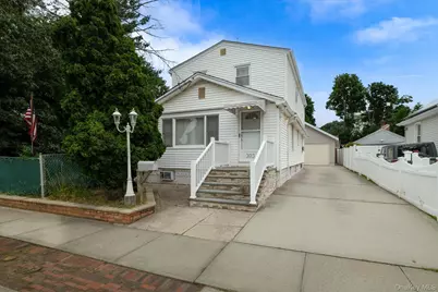 303 Oceanside Parkway, Oceanside, NY 11572 - Photo 2