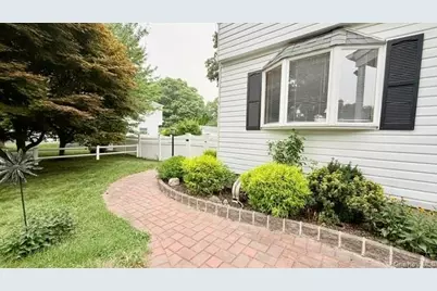 37 Hampton Avenue, Mastic, NY 11950 - Photo 4