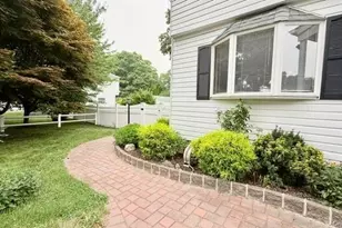 37 Hampton Ave, Mastic, NY 11950 - Photo 4