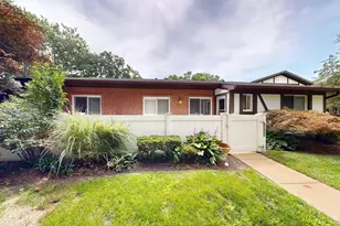 604 Blue Ridge Dr, Medford, NY 11763 - Photo 2