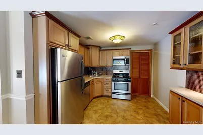 604 Blue Ridge Drive, Medford, NY 11763 - Photo 10