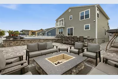 30 Berger Avenue, Amityville, NY 11701 - Photo 8