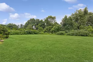 98 Constable Dr, Riverhead, NY 11901 - Photo 20