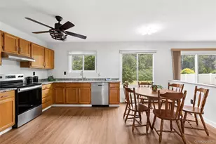 98 Constable Dr, Riverhead, NY 11901 - Photo 8