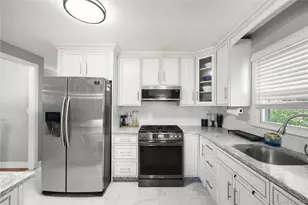 284 Baldwin Rd, Hempstead, NY 11550 - Photo 6
