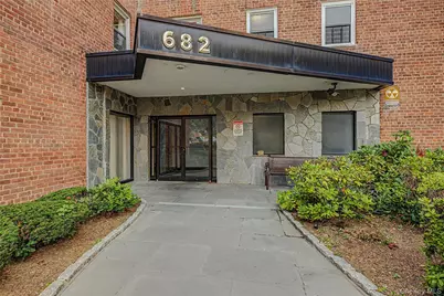 682 Tuckahoe Road #5K, Yonkers, NY 10710 - Photo 2