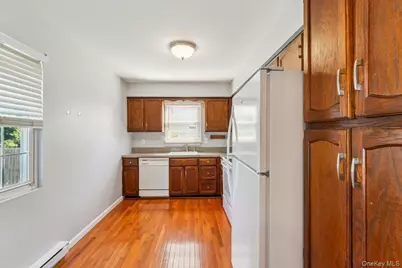 17 Parr Drive, Ronkonkoma, NY 11779 - Photo 8