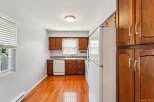 17 Parr Dr, Ronkonkoma, NY 11779 - Photo 8