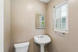 17 Parr Dr, Ronkonkoma, NY 11779 - Photo 10
