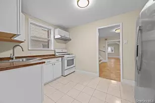 102-57 189th St, Hollis, NY 11423 - Photo 4