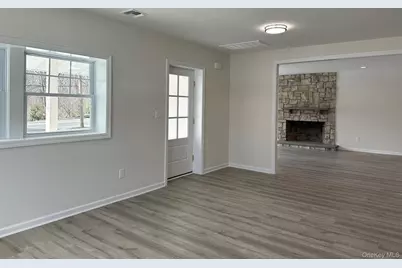 125 W Main Street, Kings Park, NY 11754 - Photo 8