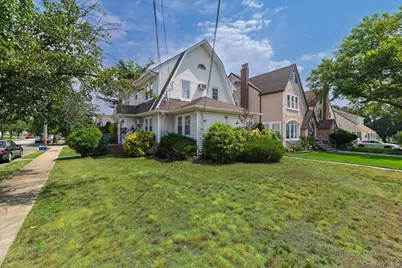 59 Hampton Road, Lynbrook, NY 11563 - Photo 2