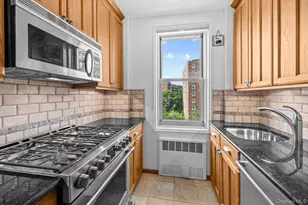 629 Kappock St, Bronx, NY 10463 - Photo 6