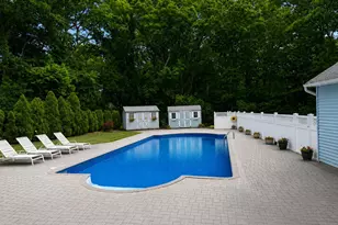 3 Woodhollow Ct, Medford, NY 11763 - Photo 2