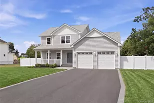 152 Jayne Ave, Patchogue, NY 11772 - Photo 2