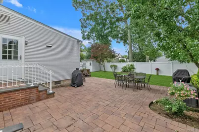 1812 Gormley Avenue, Merrick, NY 11566 - Photo 30