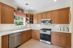 5 Green Ash St, Calverton, NY 11933 - Photo 18
