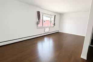 633 Wellwood Ave, Lindenhurst, NY 11757 - Photo 2