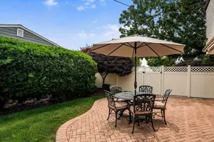 135 Southern Pkwy, Plainview, NY 11803 - Photo 20