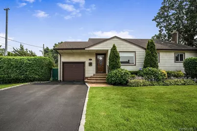 135 Southern Parkway, Plainview, NY 11803 - Photo 1