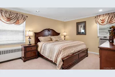 135 Southern Parkway, Plainview, NY 11803 - Photo 14
