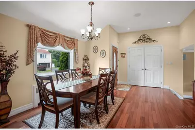 135 Southern Parkway, Plainview, NY 11803 - Photo 8