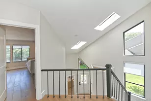 8 Whitman Ridge Dr, Melville, NY 11747 - Photo 28