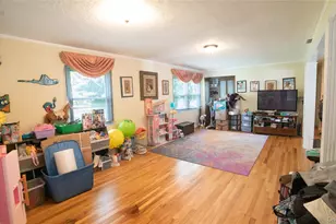 208 Wood Hampton Dr, White Plains, NY 10603 - Photo 6