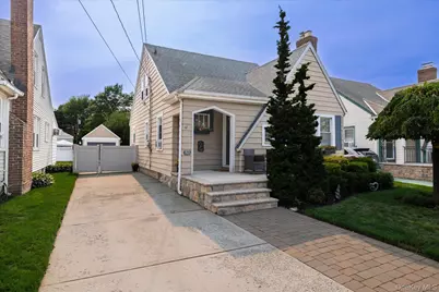 43 Devon Street, Malverne, NY 11565 - Photo 6