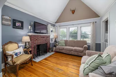 43 Devon Street, Malverne, NY 11565 - Photo 4