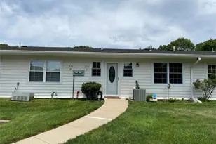 274 Berwick Ct, Ridge, NY 11961 - Photo 2