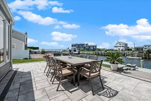 31 Shore Dr W, Copiague, NY 11726 - Photo 26