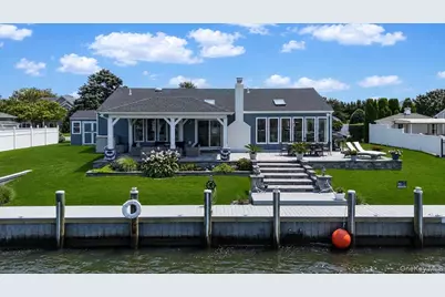 31 Shore Drive W, Copiague, NY 11726 - Photo 2