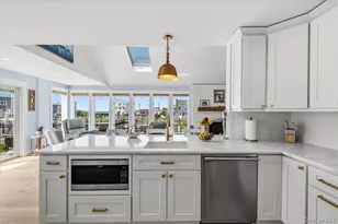 31 Shore Dr W, Copiague, NY 11726 - Photo 10