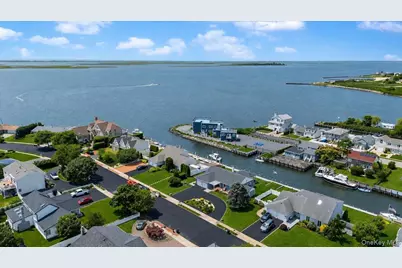 31 Shore Drive W, Copiague, NY 11726 - Photo 30