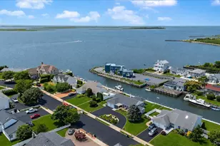 31 Shore Dr W, Copiague, NY 11726 - Photo 30