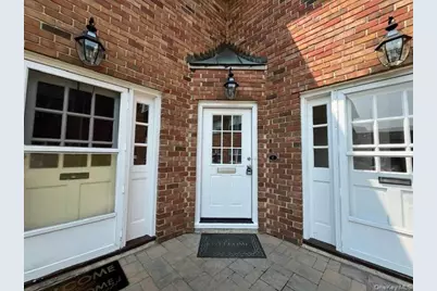 165 Manorhaven Boulevard #C, Port Washington, NY 11050 - Photo 2