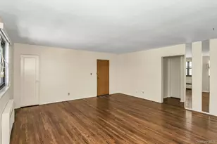 21-47 Utopia Pkwy, Whitestone, NY 11357 - Photo 4