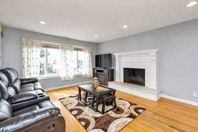 2489 Aron Drive W, Seaford, NY 11783 - Photo 4