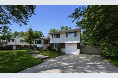 95 Miller Boulevard, Syosset, NY 11791 - Photo 2